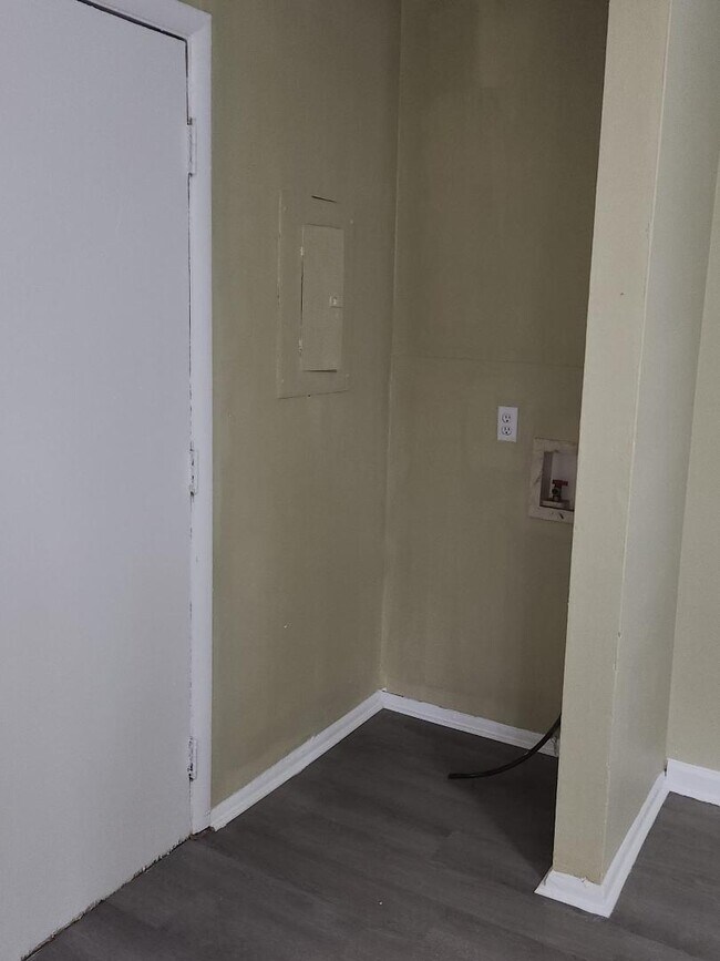 Building Photo - 128 Cherryview Ln