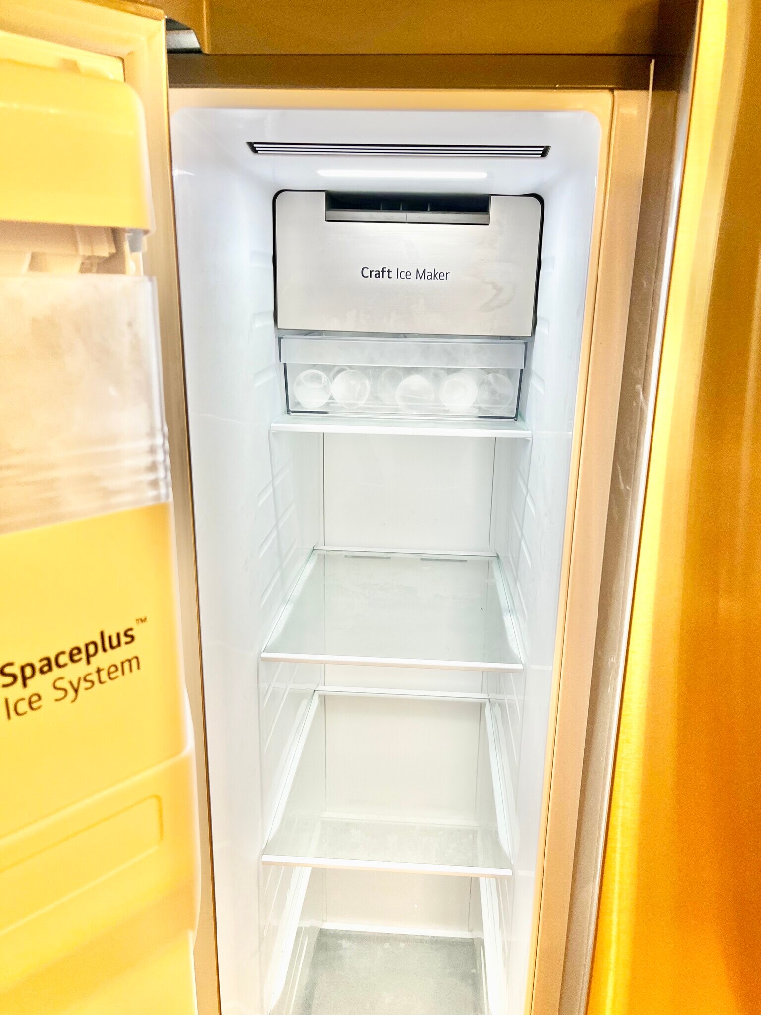 Craft ice maker - 2422 Tremont Pl