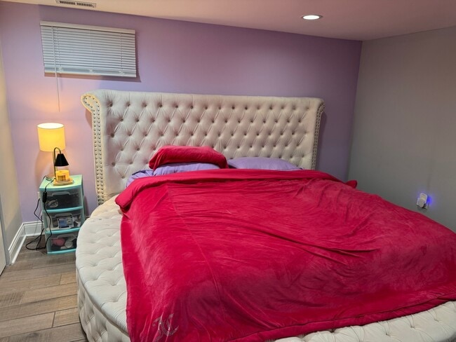 Building Photo - 1216 W 95th Pl