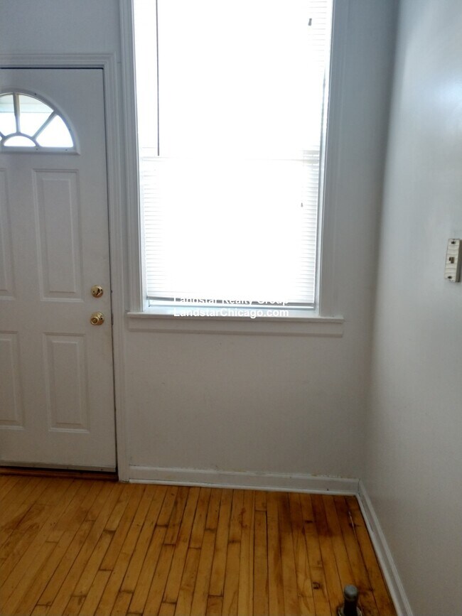Building Photo - 4045.5 N Mozart St