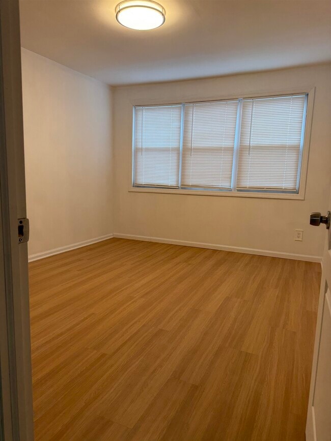 Building Photo - 298 Princeton Ave