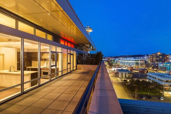 Building Photo - Gallery Penthouse Condo ~ Belltown