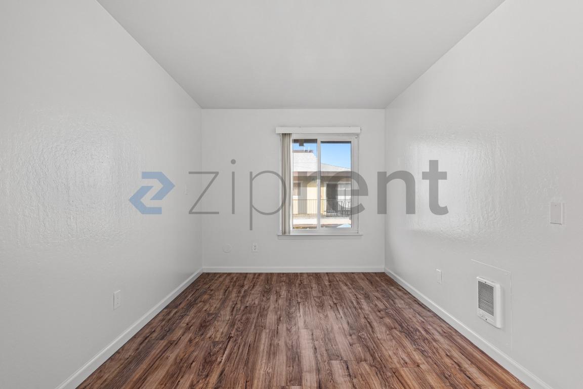 Building Photo - 100 Village Dr