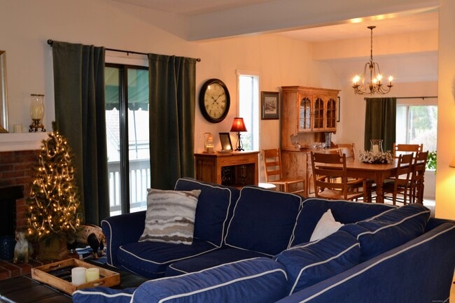 Building Photo - 504 Heritage Vlg