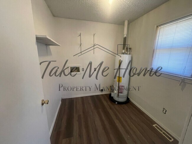 Building Photo - IDEAL LOCATION! 3-Bed, 2-Bath Home with 2-Car Garage in Kickapoo School District!