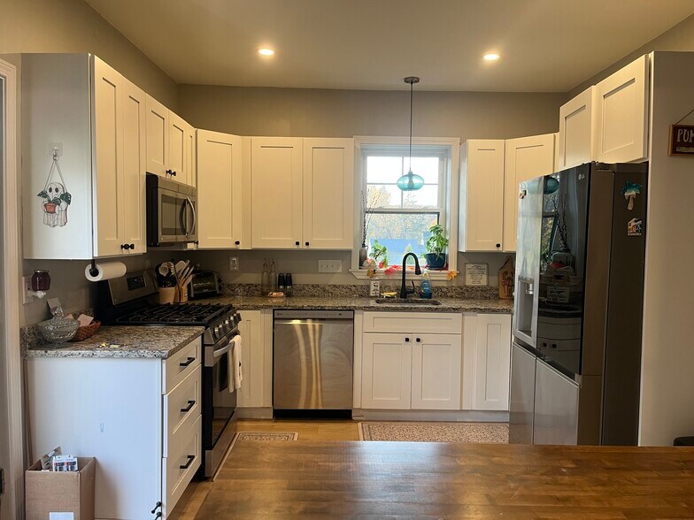 Building Photo - 130 Mount Vernon St