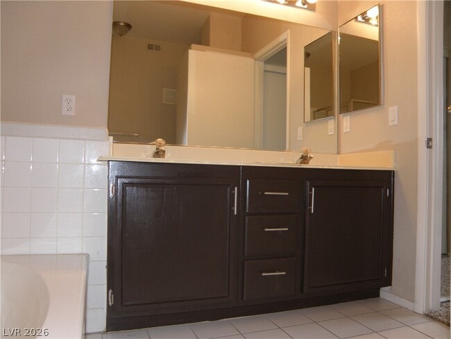 Building Photo - 2201 Ramsgate Dr