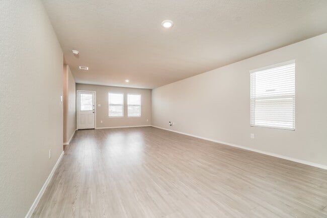 Building Photo - 6443 Cibolo Springs