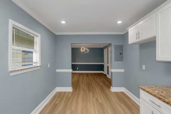 Building Photo - WELCOME HOME!