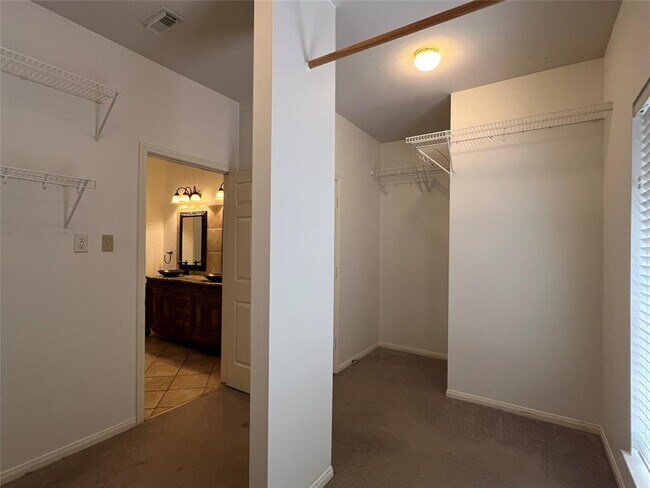 Building Photo - 10400 W Cave Loop