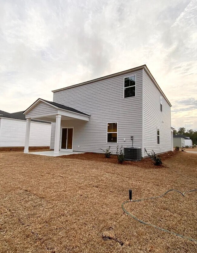 Building Photo - 4 Bed 3 Bath Single Family Home