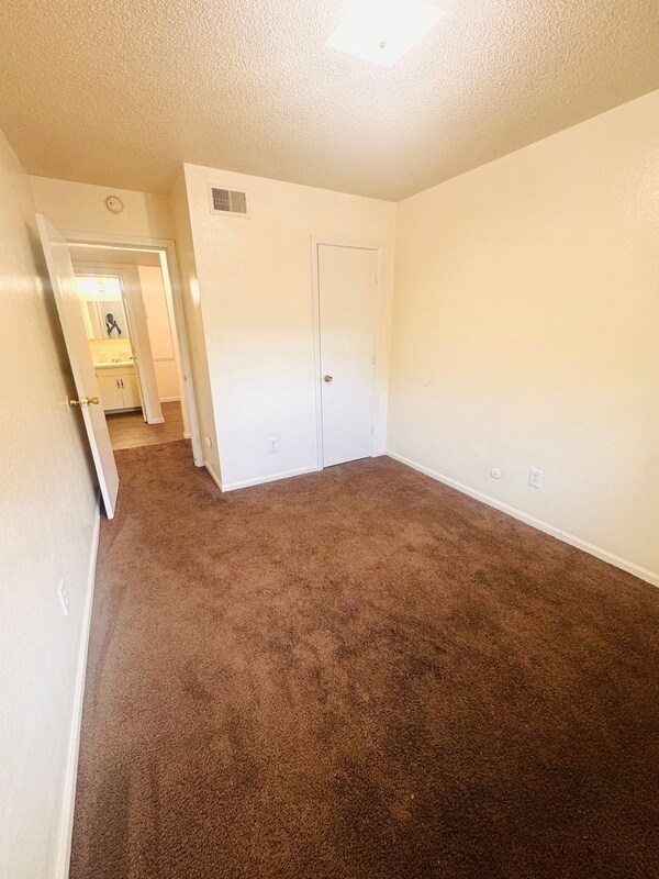 Building Photo - 1413 W Maple Ave