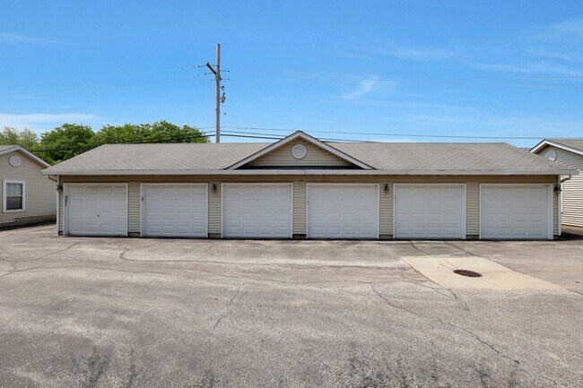 Building Photo - 3317 Stratford Ct