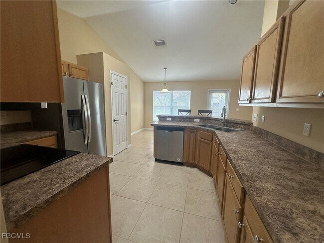 Building Photo - 2125 NE 9th Ave