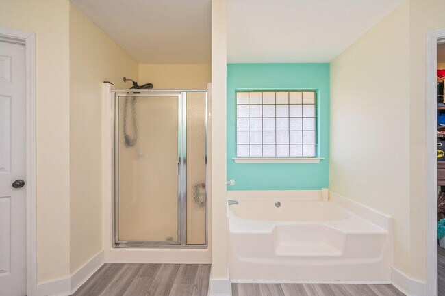 Building Photo - 6100 Saddle Horse Ln