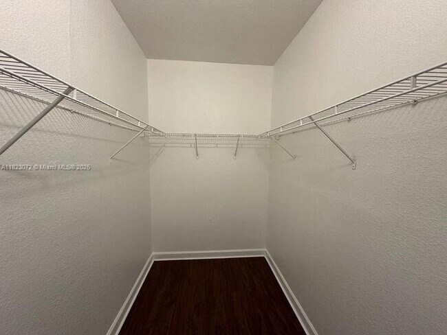 Building Photo - 1661 SE 29th Ct