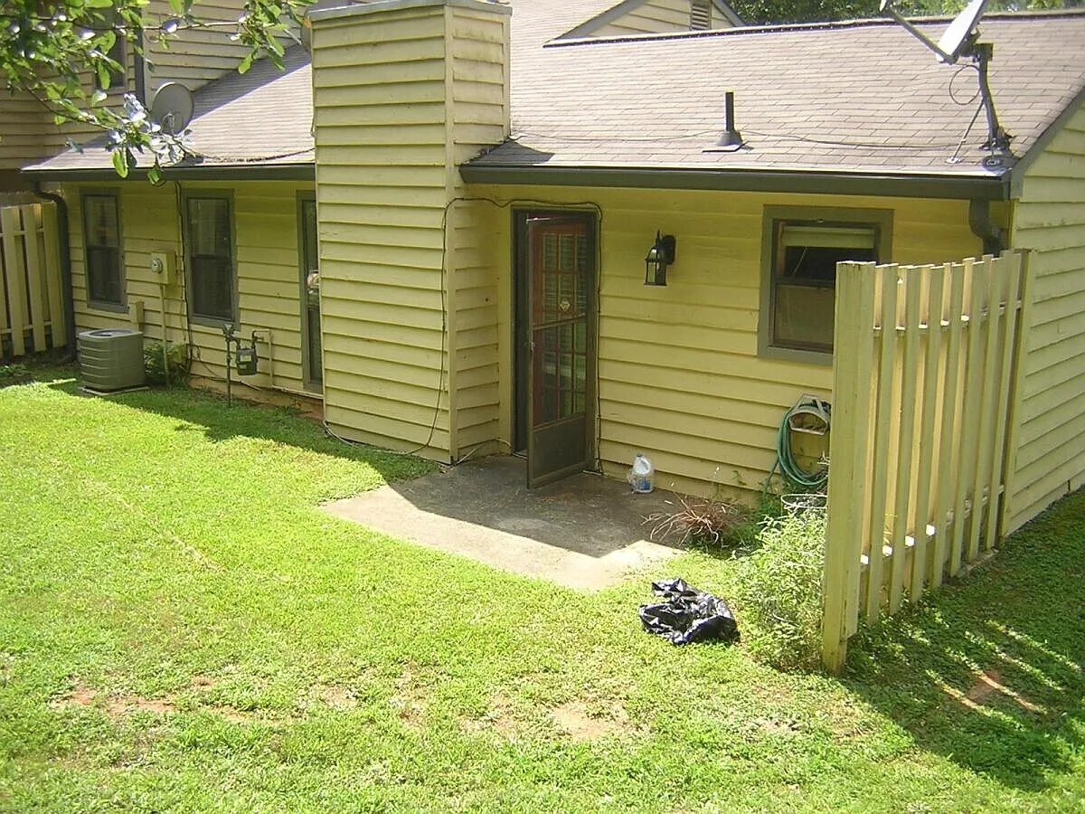 Building Photo - 133 Sandalwood Cir