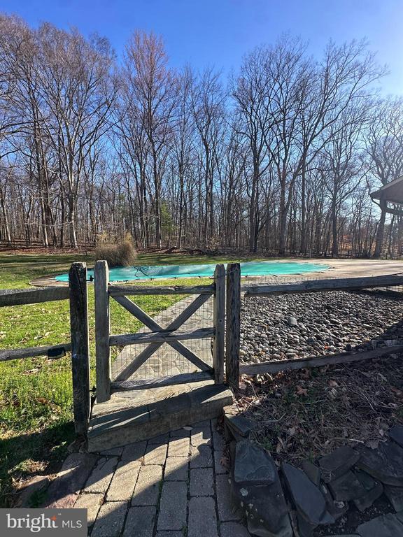 Building Photo - 5995 Lower York Rd