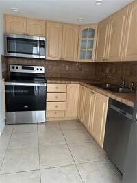 Building Photo - 2333 Brickell Ave