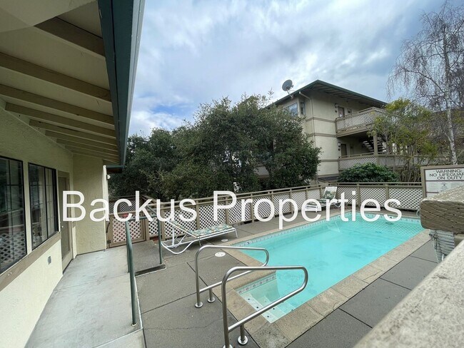 Building Photo - Beautiful two bedroom unit set in hills of Del Rey Oaks