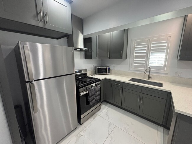 Building Photo - Remodeled 1-Bedroom ADU with All Utilities Included in Pacoima!