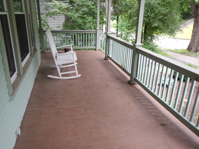 Building Photo - Four Bedroom Duplex with Great Park View 7...