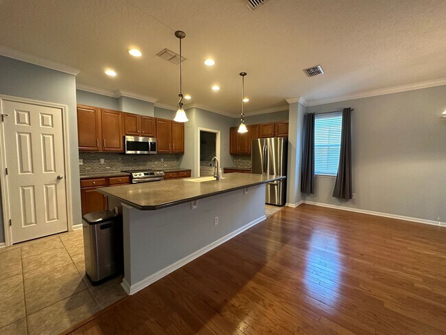 Building Photo - Adorable Home in Prime Location!