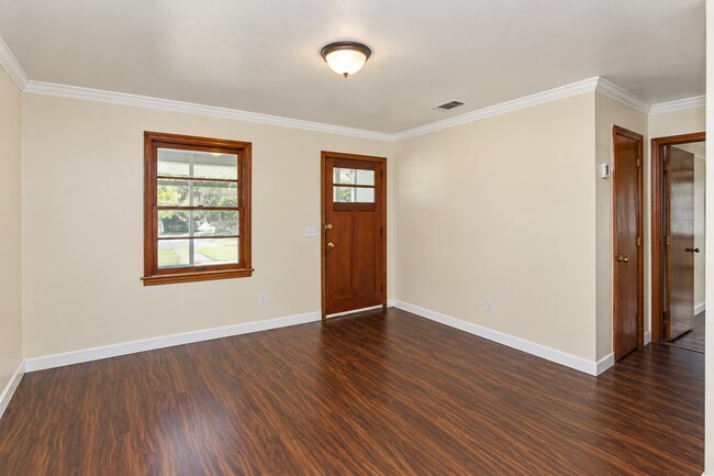 Building Photo - 131 3rd St