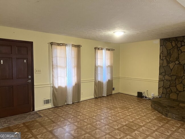 Building Photo - 40 Wagon Wheel Dr