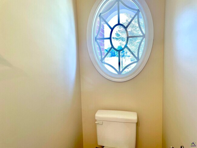 Building Photo - 300 Pembroke Pointe