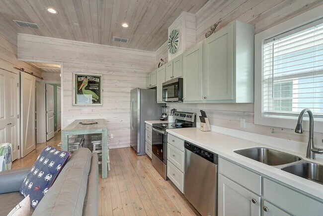 Building Photo - 1924 Eleventh St