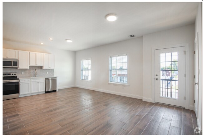 Building Photo - 1163 Montauk Hwy