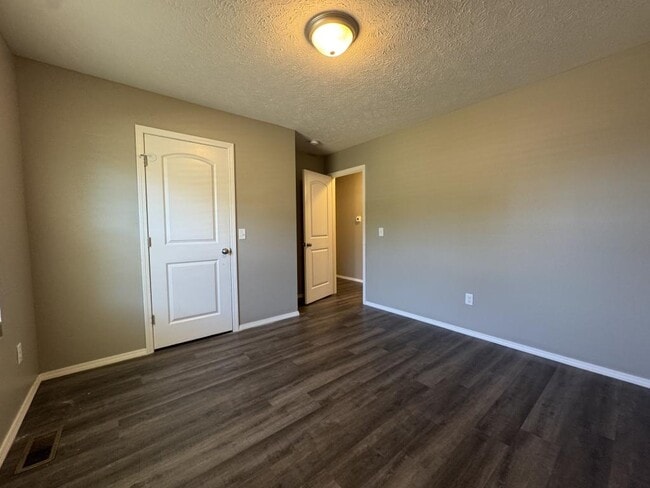 Building Photo - 5849 Geranium Ln