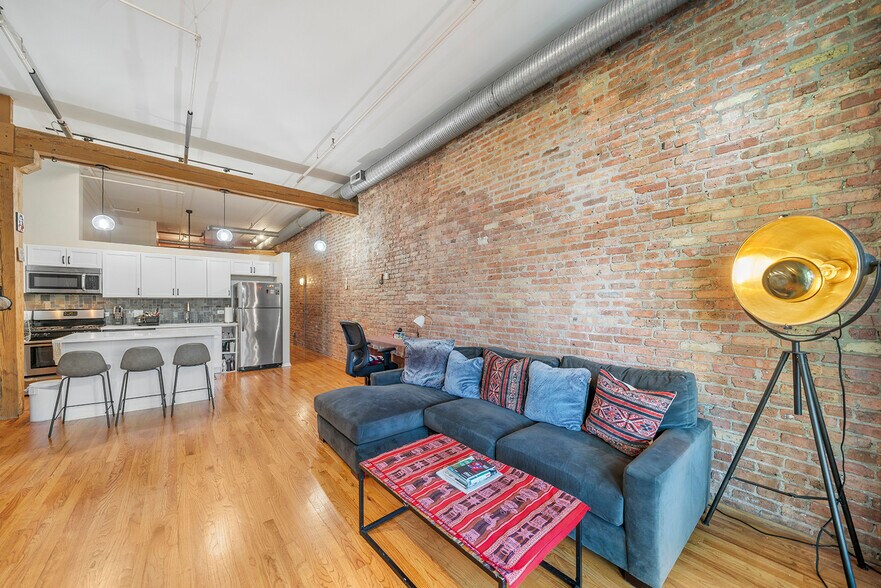 Living Room View 3 - 1525 S Michigan Ave