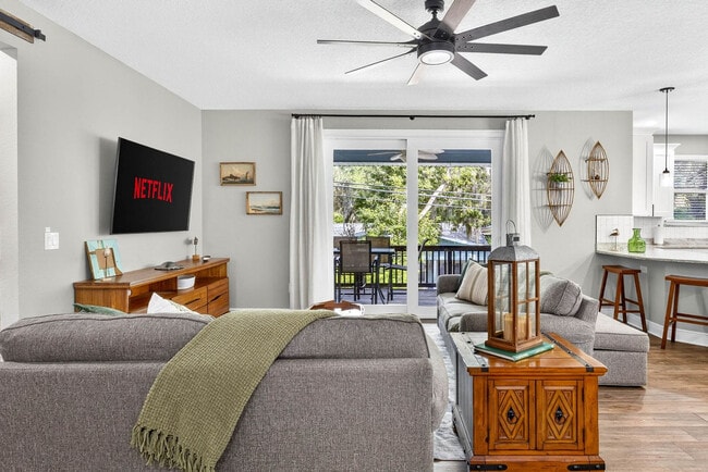 Building Photo - 1826 Beachway Ln