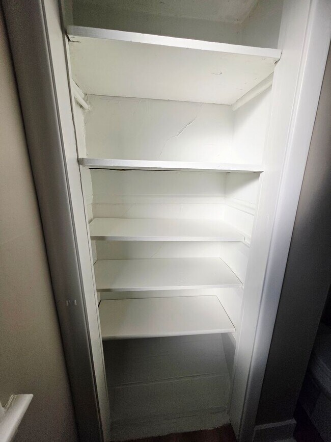 Building Photo - 20 Walnut St