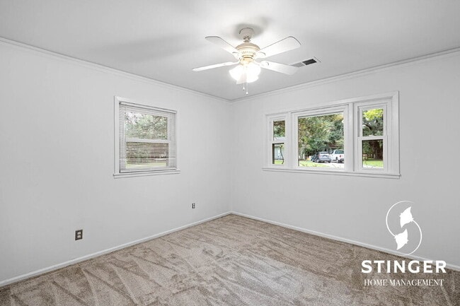 Building Photo - 401 Fraser Dr