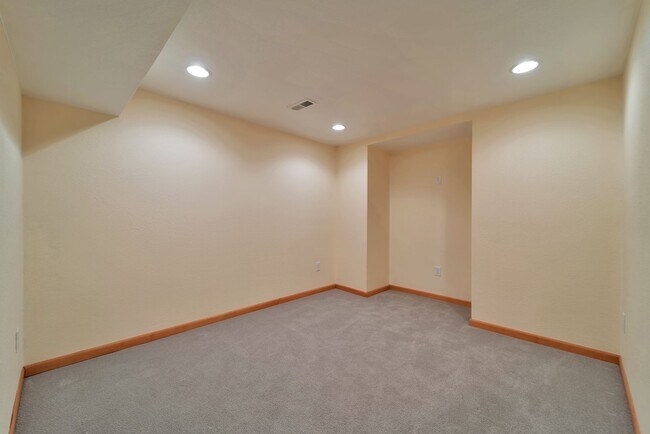 Building Photo - Fantastic 4 Bed 3.5 Bath in Aurora!