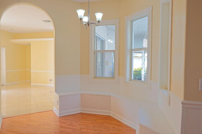 Building Photo - 781 SW Dolores Ave