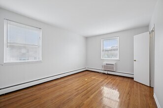 Building Photo - Longwood Manor