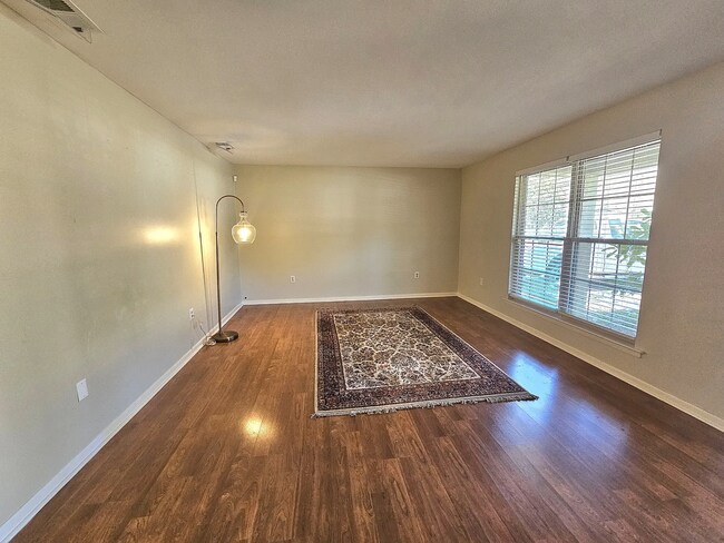 Building Photo - 1112 Cobb Rd