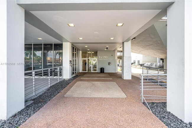 Building Photo - 1720 Harrison St