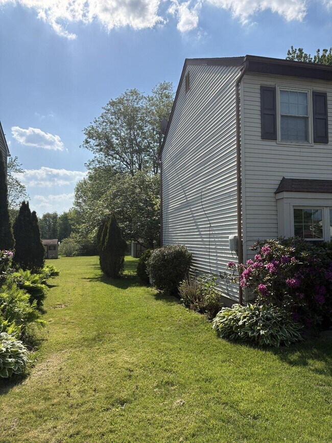Building Photo - 167 Sunshine Dr
