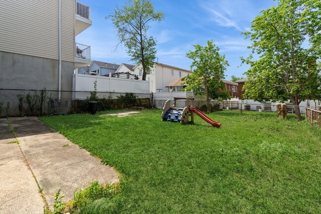 Building Photo - 169 McAdoo Ave