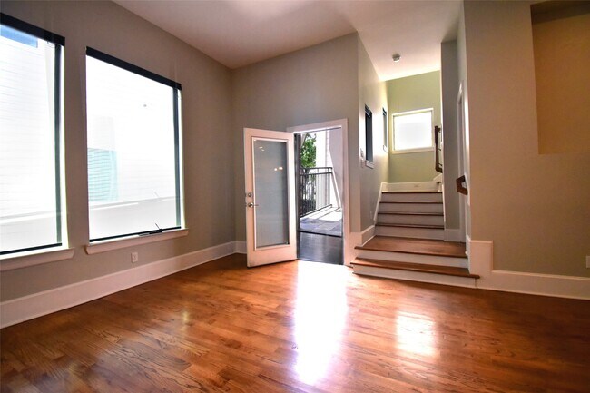Building Photo - 1538 W 23rd St