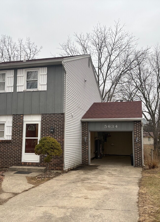 Building Photo - 5634 Robin Run