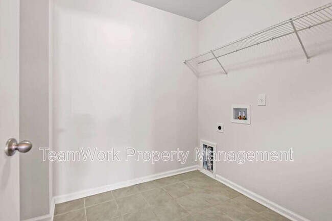 Building Photo - 454 Zenith Blvd