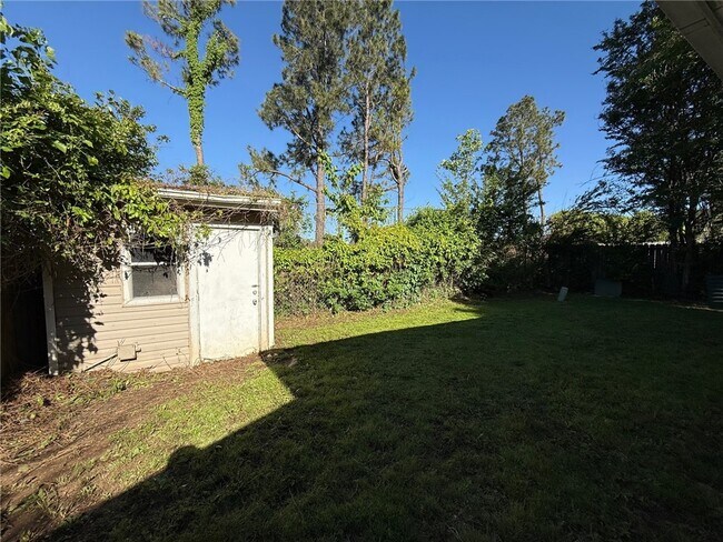 Building Photo - 854 Tamarack St