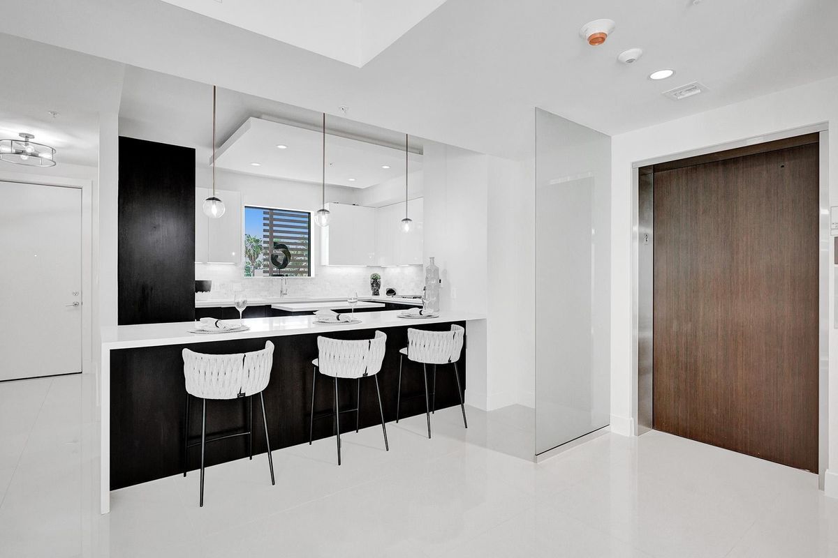 Building Photo - 3040 N Ocean Blvd