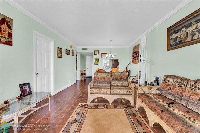 Building Photo - 9430 Poinciana Pl